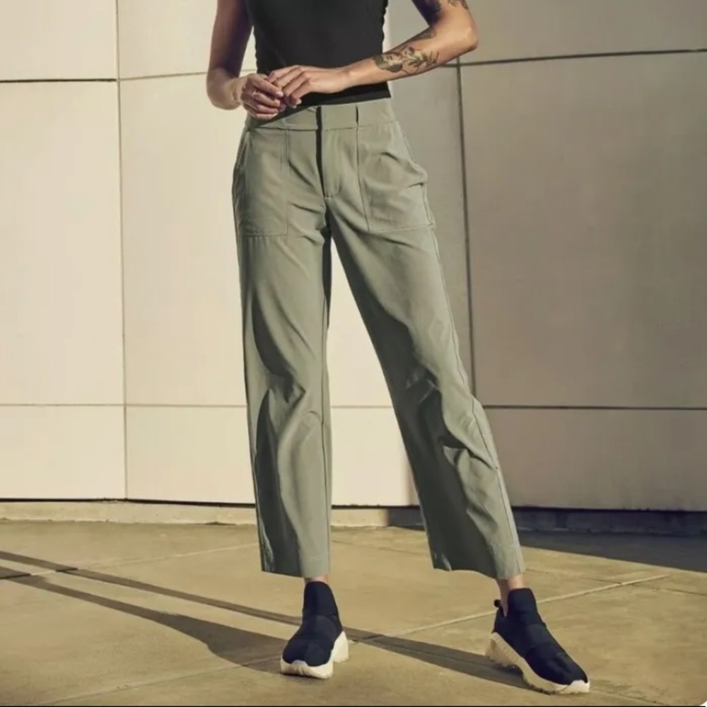 Athleta Tribeca Utility Crop Pants Green Size 2 XS